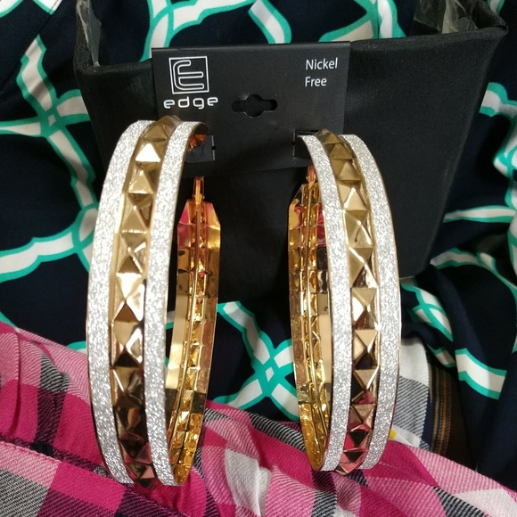 🆕 Large Hoop Earrings  Silvertone Goldtone Sparkling Leverback French Wire NWT - Picture 2 of 7